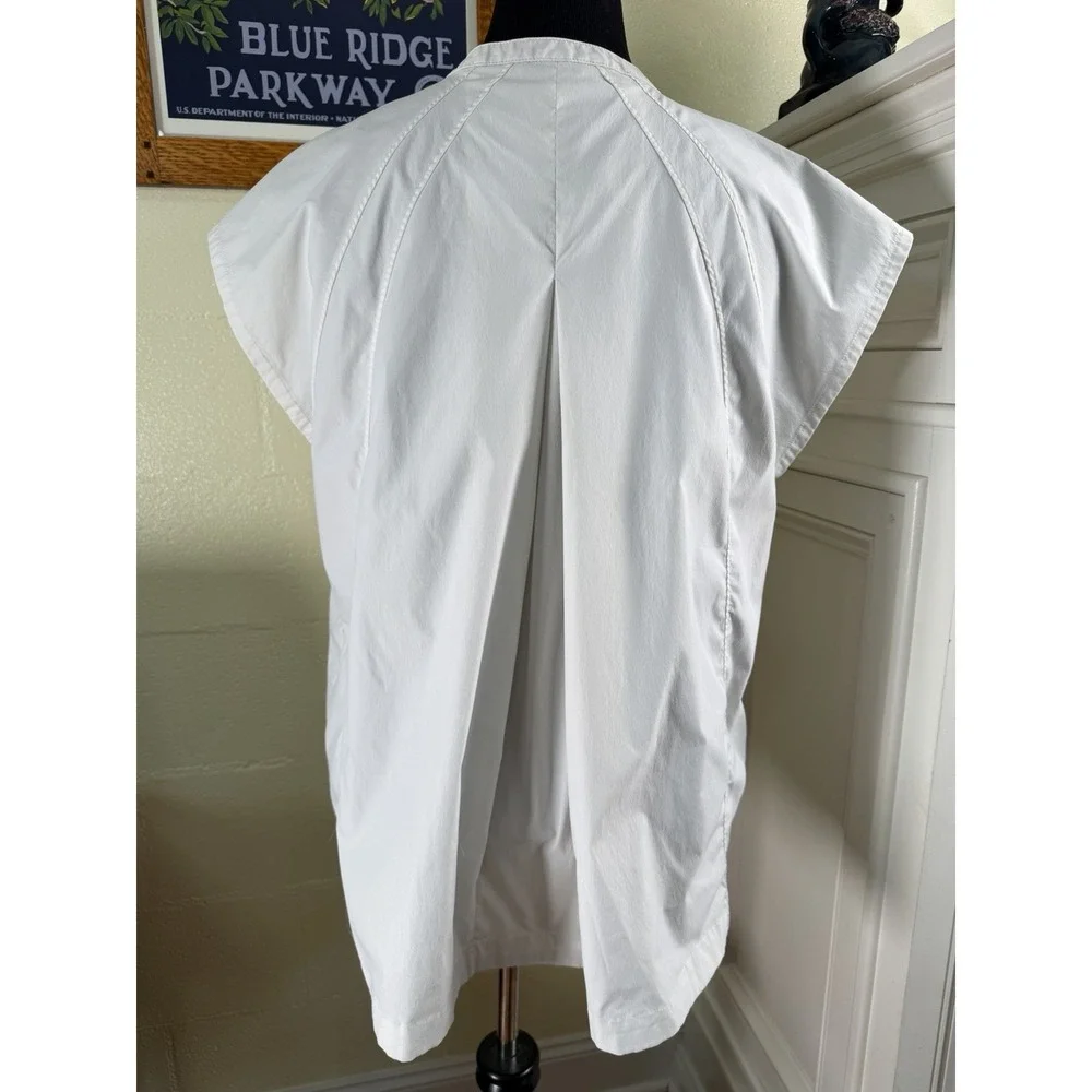 Athleta 1X White Sleeveless Blouse Hidden Button Front Lightweight Top